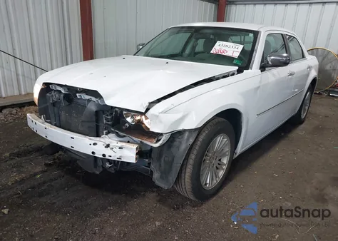 2010 Chrysler 300 Touring Plus z USA, uszkodzony, nr VIN 2C3CA1CV0AH329810